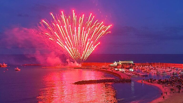 Lyme regis spectacular fireworks display 2025