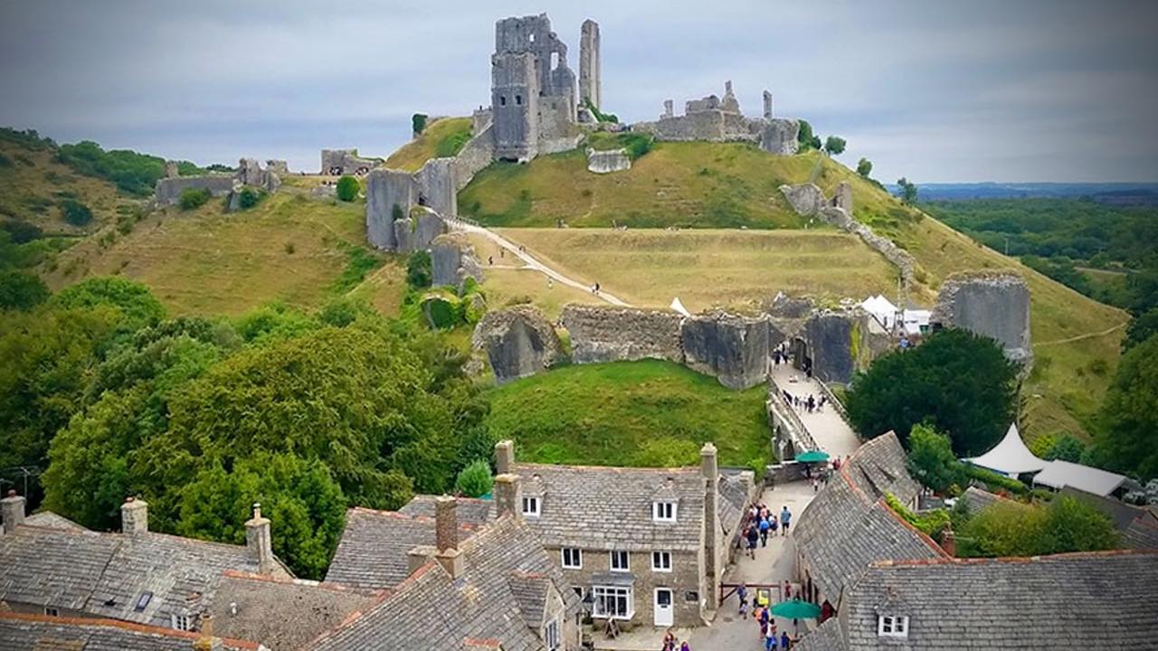 Rooted in the ruins family quest at Corfe Castle